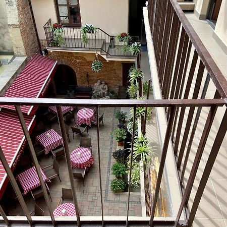 Yaroslav Osmomysl Square Apartments Lviv Exterior photo